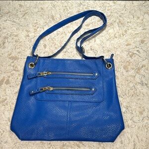 ROYAL BLUE~SHOULDER BAG~CLEAN LINING~INSIDE POCKET~ZIPPERED~
UNBRANDED~NICE~BR
